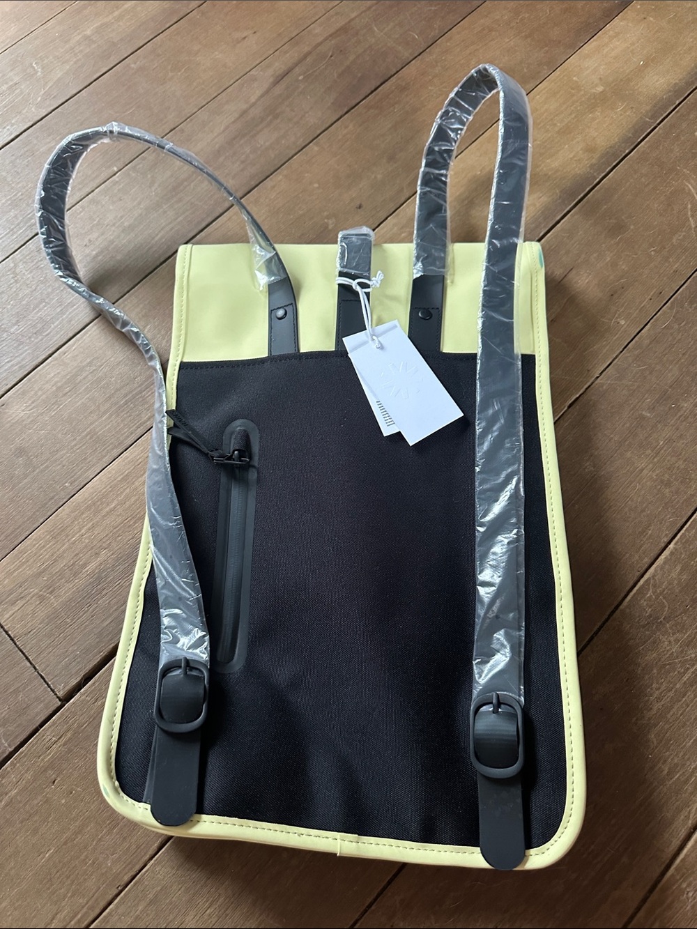 NWT Yellow Rains waterproof backpack - Picture 2 of 3